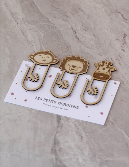 lot marque-page savane en bois avec lion, singe et girafe